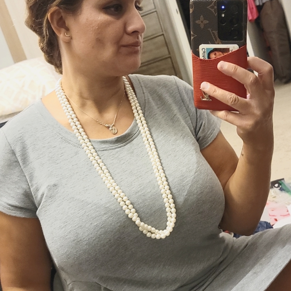 Long pearl necklace